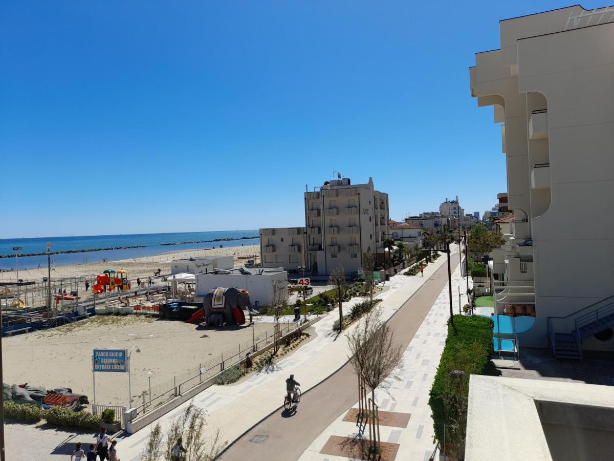 Appartamento Vista Mare Viserbella, Vicissimo Alla Fiera 리미니 외부 사진