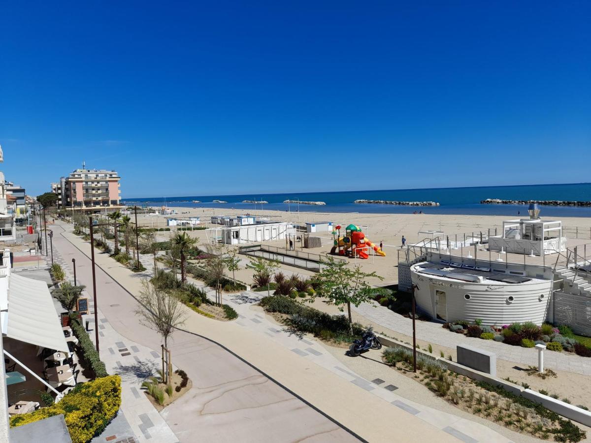 Appartamento Vista Mare Viserbella, Vicissimo Alla Fiera 리미니 외부 사진
