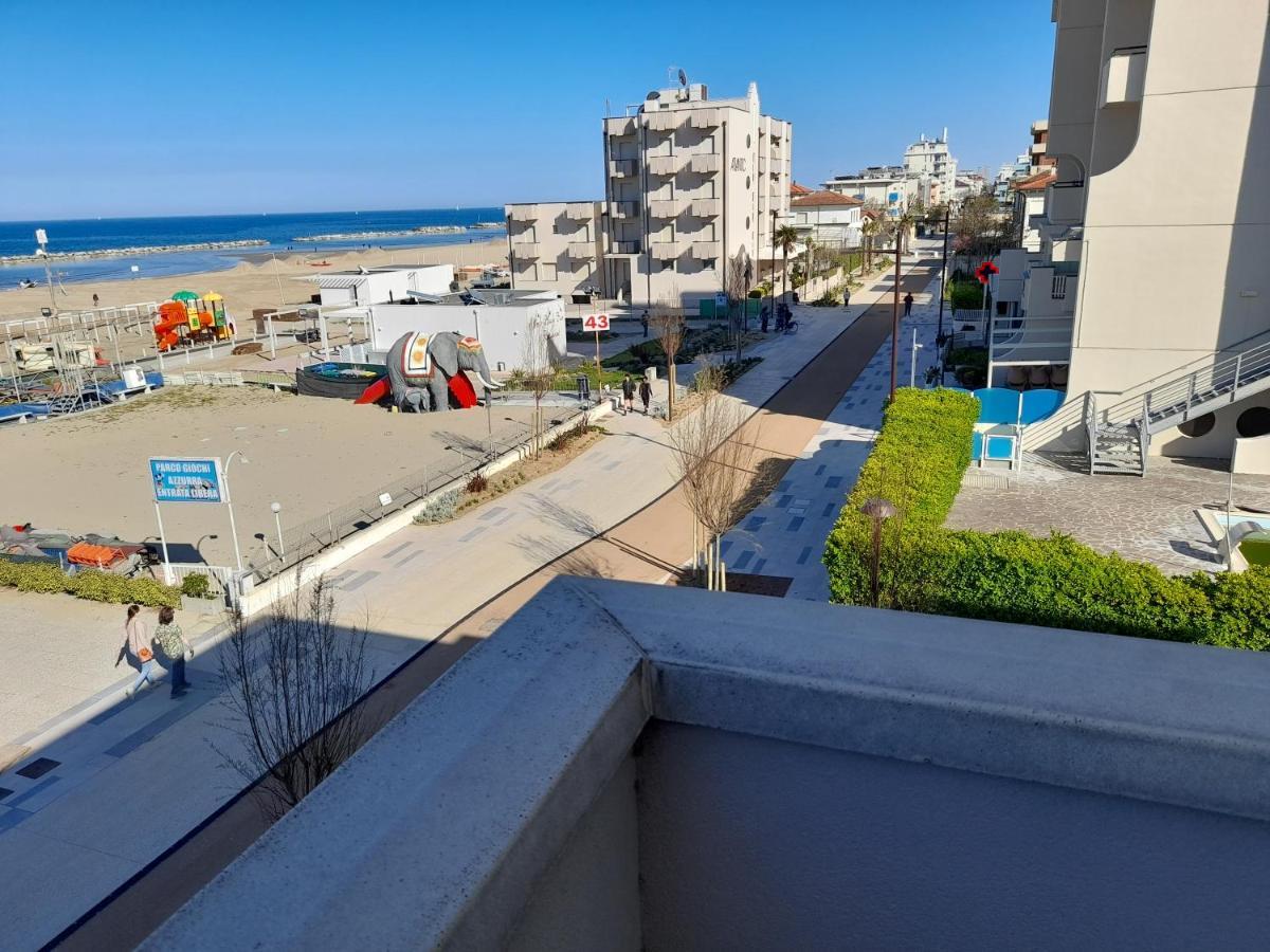 Appartamento Vista Mare Viserbella, Vicissimo Alla Fiera 리미니 외부 사진